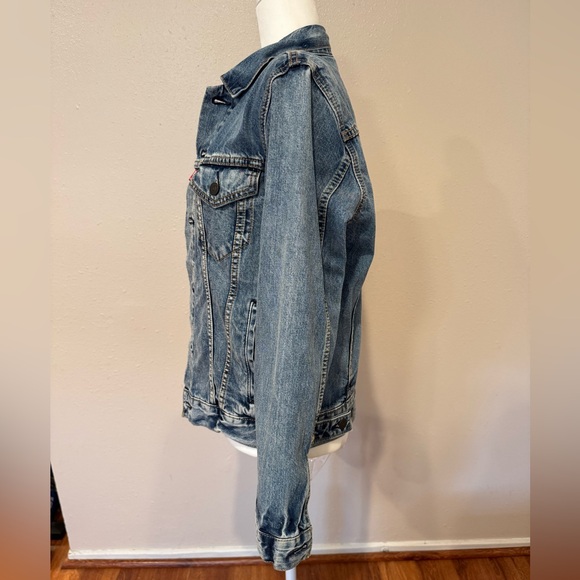 Levi's Classic Blue Denim Jacket - Picture 5 of 8